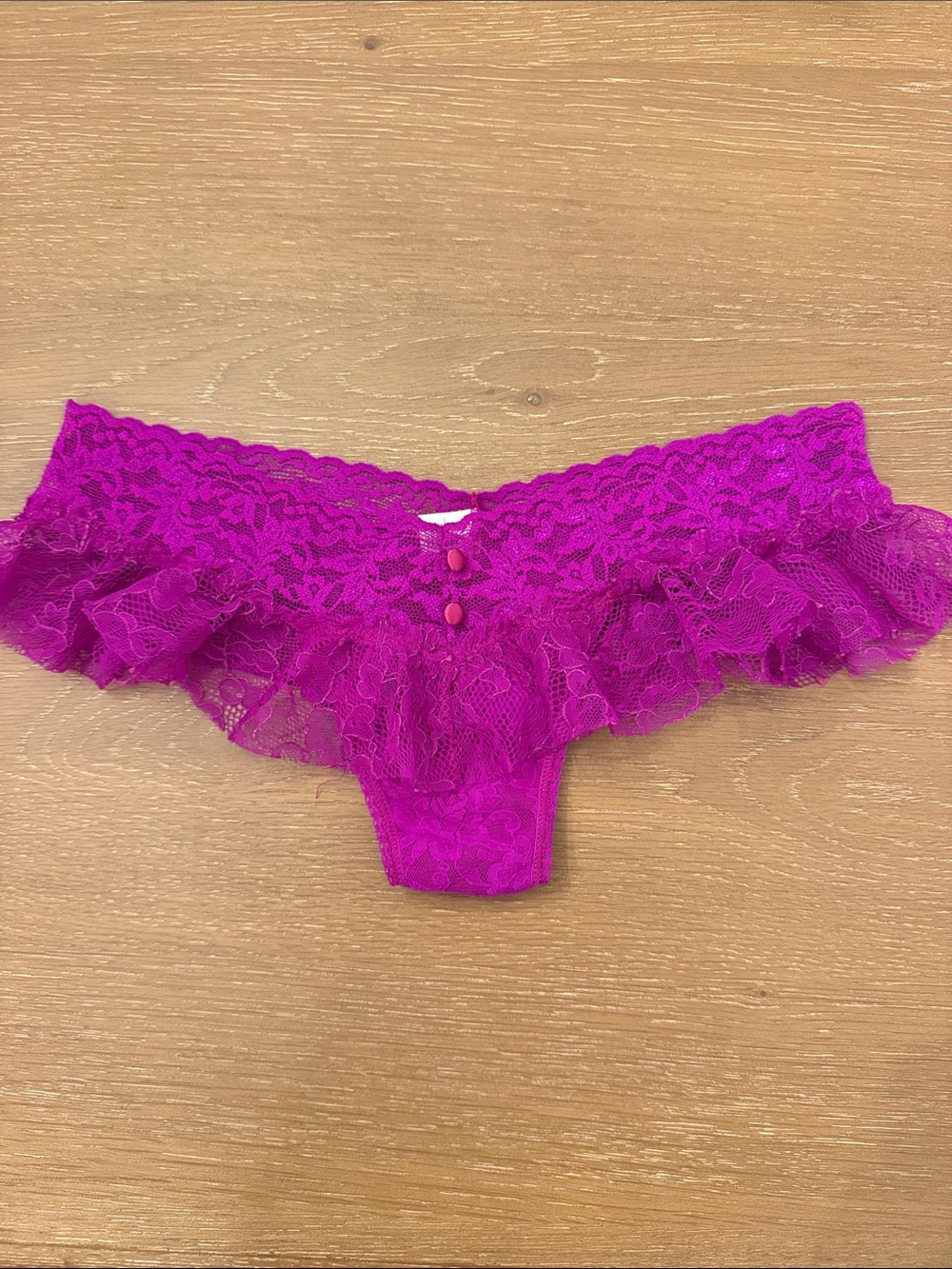 Never worn Hanky Panky Lace Ruffle Bikini Panty - Magenta